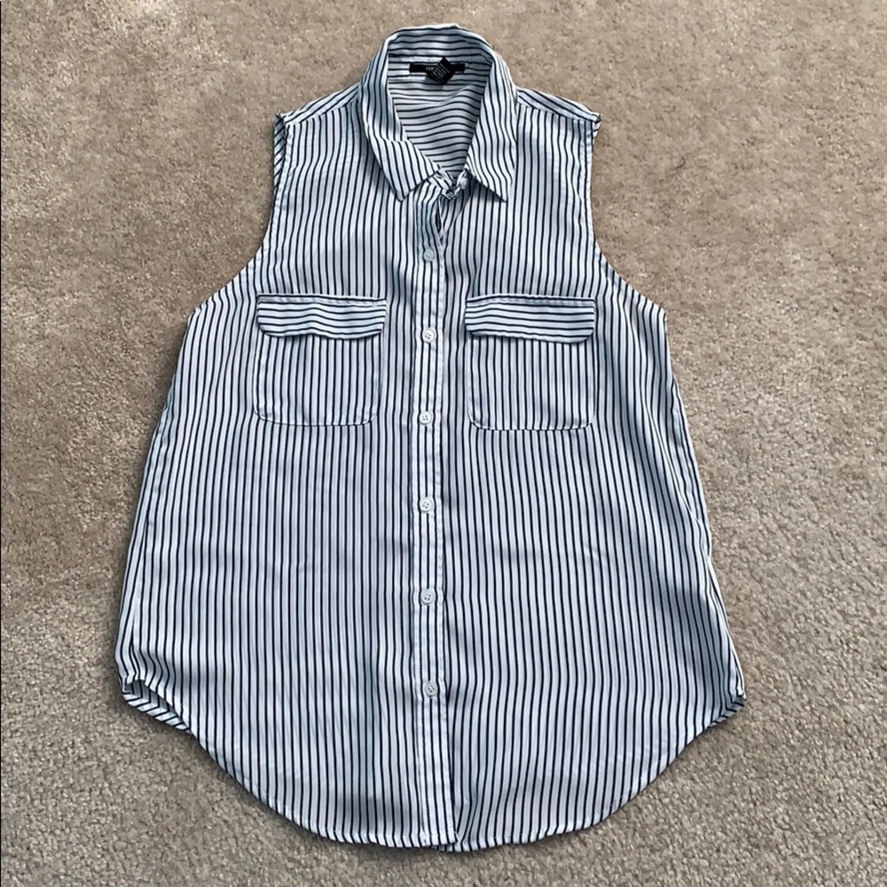 Forever 21 Women’s Stripped Sleevless Button Down
